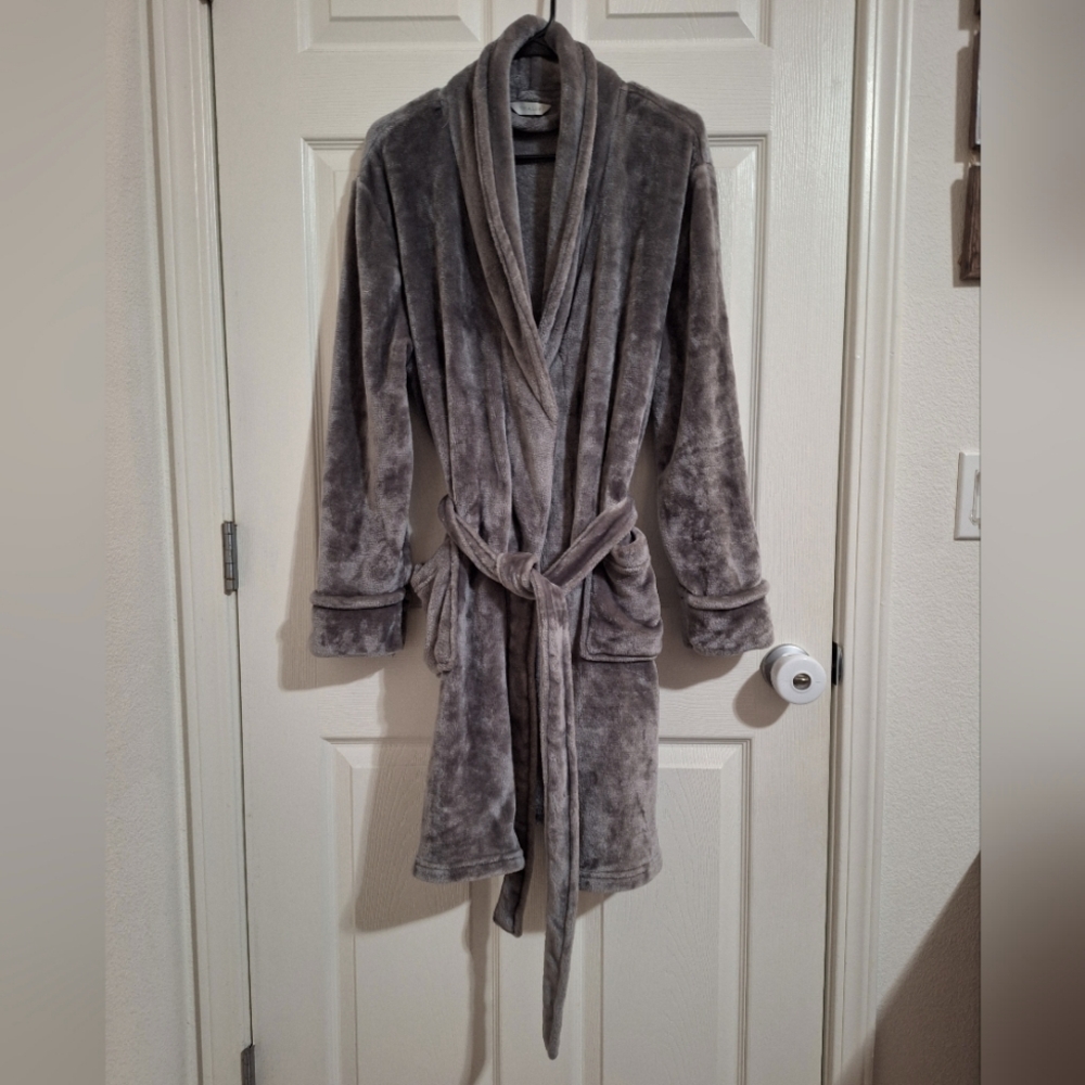 Fuzzy robe (new)